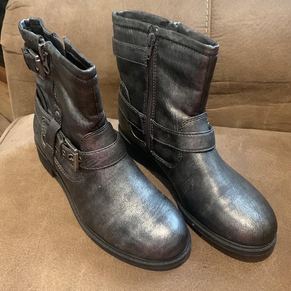 Ladies Guess Pewter Boots, EUC, Size 7 1/2 - Picture 7 of 8